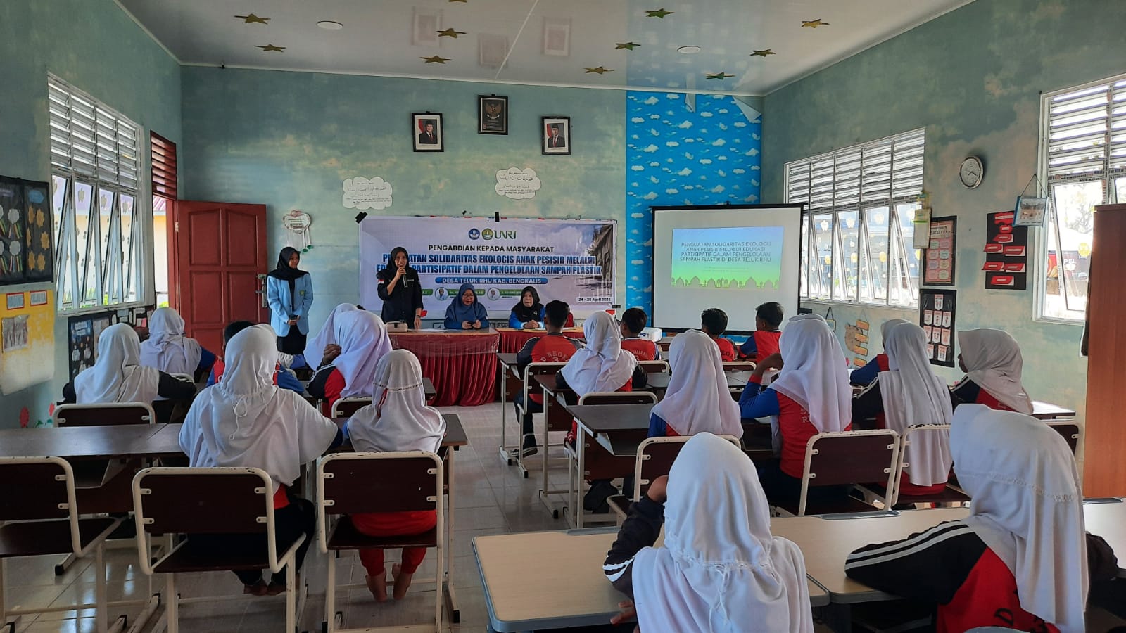 Perkuat Kesadaran Ekologis Pesisir, Dosen Jurusan Sosiologi Gelar Pengabdian di SDN 3 Rupat Utara, Bengkalis